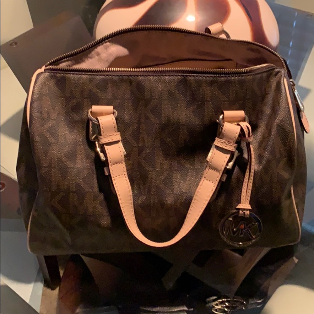 Signature print Michael KORS bag🥰